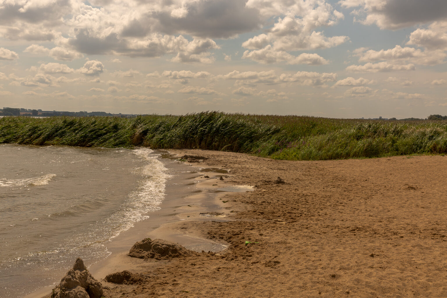 Sandstrand der Badestelle Salem am Kummerower See