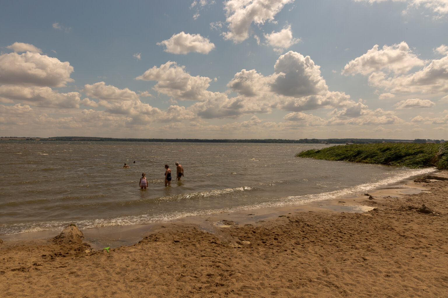 Badende an der Badestelle Salem am Kummerower See