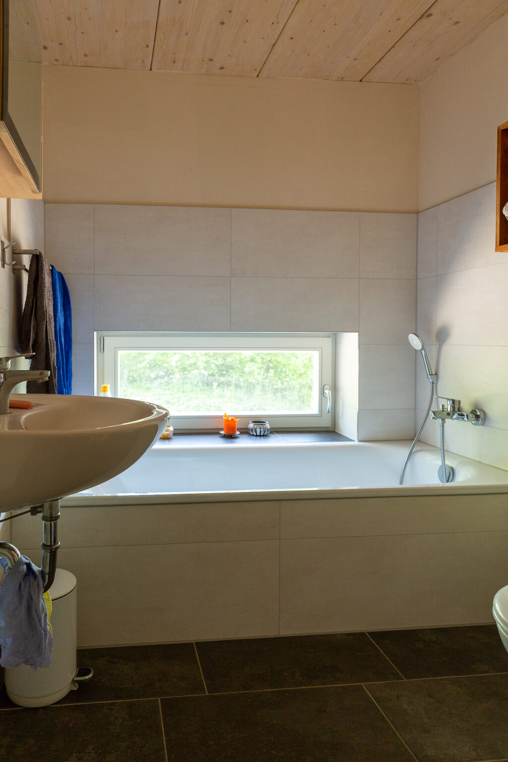 Bad mit Badewanne