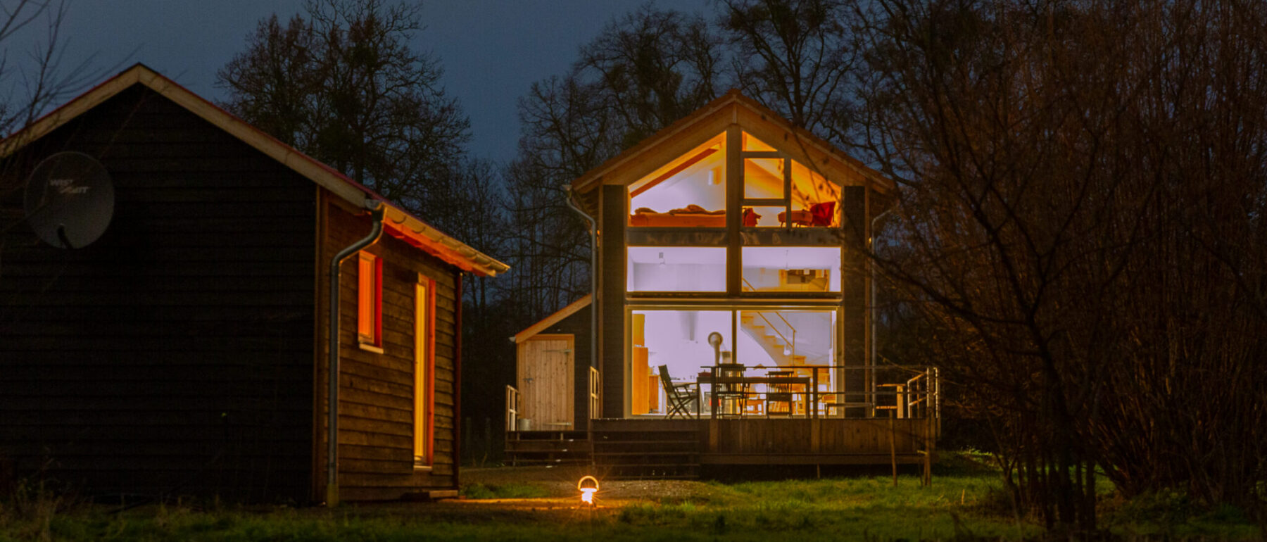 Ferienhaus bei Nacht mit Sauna